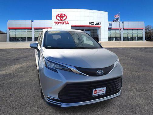 2021 Toyota Sienna XLE 8 Passenger