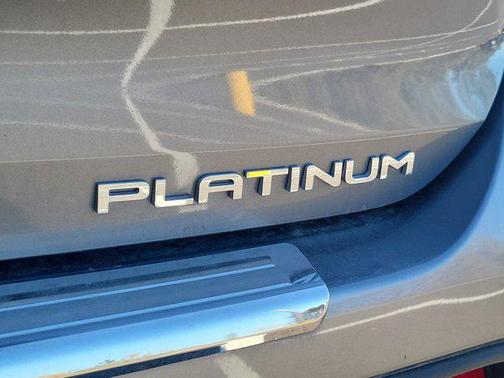 2025 Toyota Highlander Hybrid Platinum