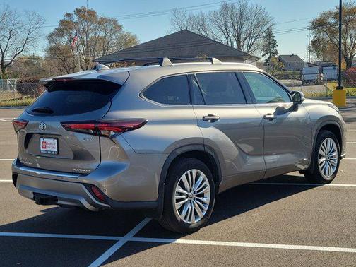 2025 Toyota Highlander Hybrid Platinum