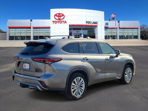 2025 Toyota Highlander Hybrid Platinum