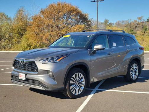 2025 Toyota Highlander Hybrid Platinum