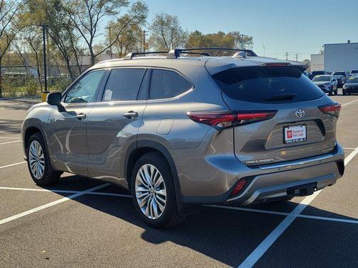 2025 Toyota Highlander Hybrid Platinum