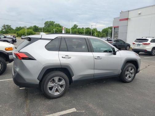 2022 Toyota RAV4 Hybrid XLE
