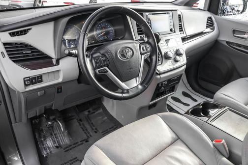 2018 Toyota Sienna XLE