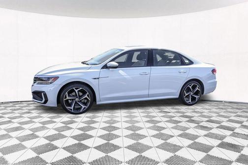 Pure White 2021 Volkswagen Passat 2.0T R-Line