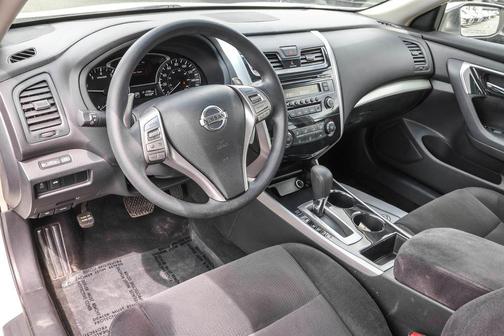 Pearl White 2013 Nissan Altima 3.5 S