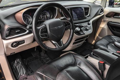 2017 Chrysler Pacifica Touring-L Plus