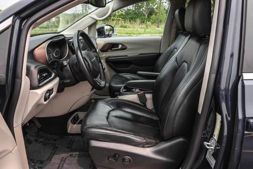 2017 Chrysler Pacifica Touring-L Plus