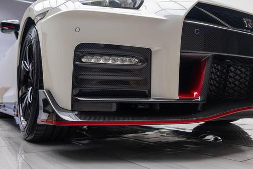 Pearl White 2018 Nissan GT-R NISMO
