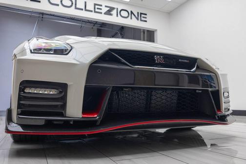 Pearl White 2018 Nissan GT-R NISMO