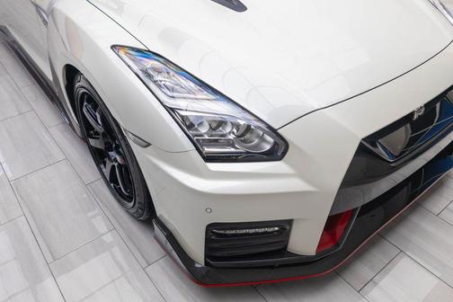 Pearl White 2018 Nissan GT-R NISMO