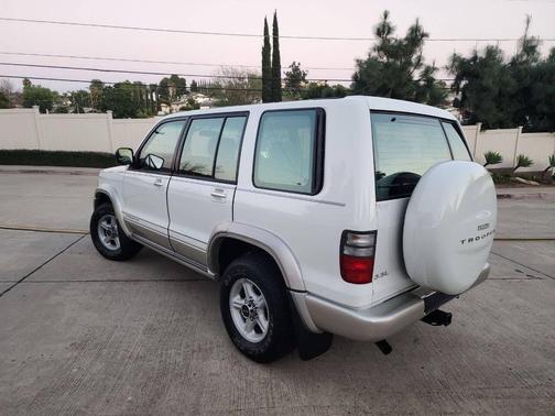 2002 Isuzu Trooper LS