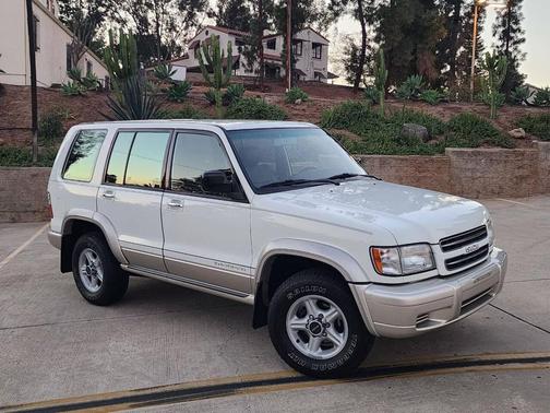 2002 Isuzu Trooper LS