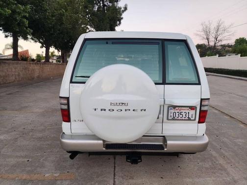 2002 Isuzu Trooper LS