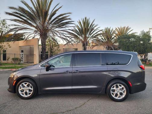 2017 Chrysler Pacifica Touring