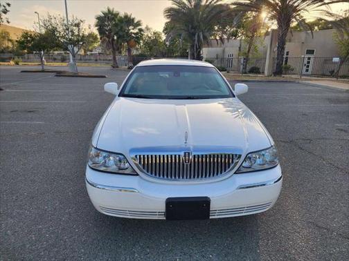 2003 Lincoln Town Car Signature