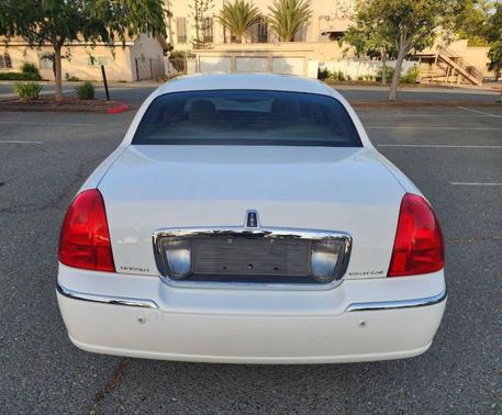 2003 Lincoln Town Car Signature