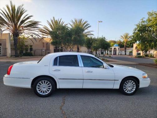2003 Lincoln Town Car Signature