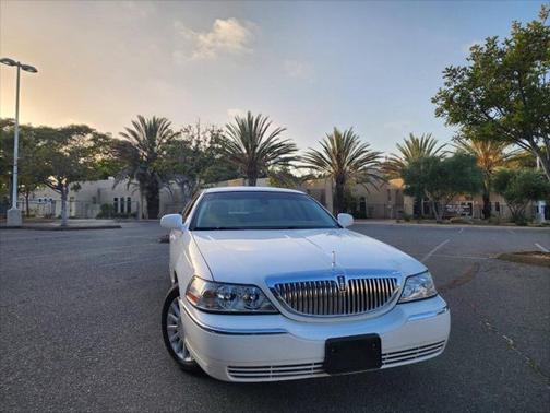 2003 Lincoln Town Car Signature