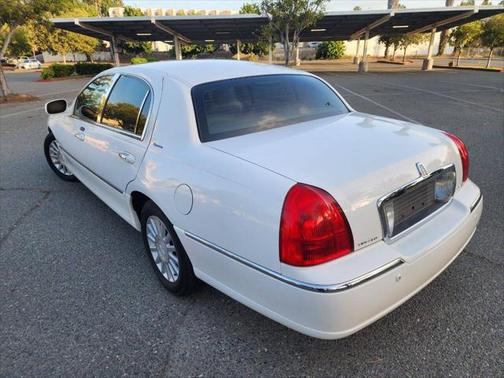 2003 Lincoln Town Car Signature
