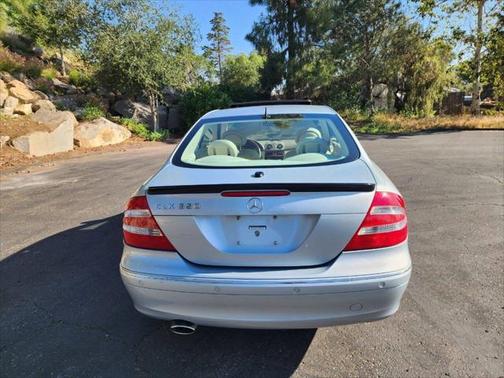 2005 Mercedes-Benz CLK-Class 320
