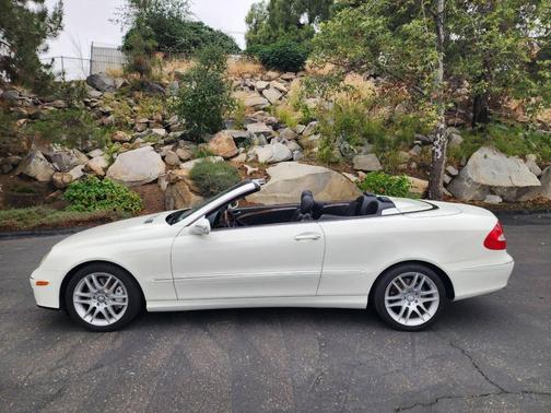 Arctic White 2009 Mercedes-Benz CLK-Class CLK 350