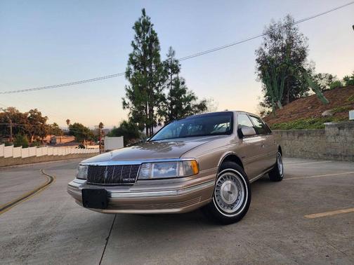 1988 Lincoln Continental Signature 4dr Sedan