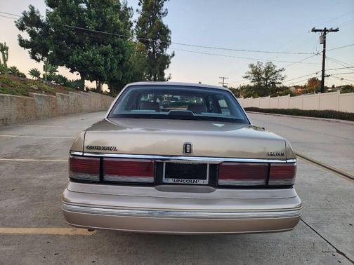 1988 Lincoln Continental Signature 4dr Sedan