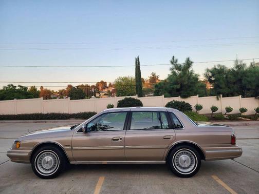1988 Lincoln Continental Signature 4dr Sedan