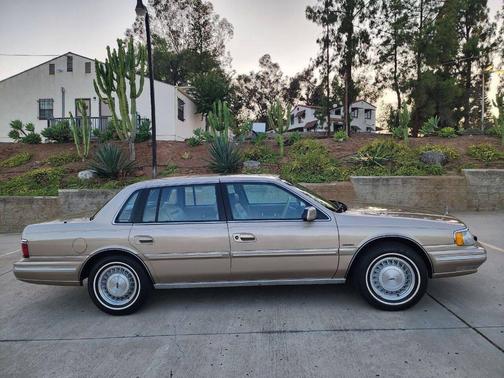 1988 Lincoln Continental Signature 4dr Sedan