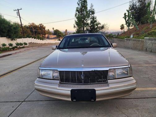 1988 Lincoln Continental Signature 4dr Sedan