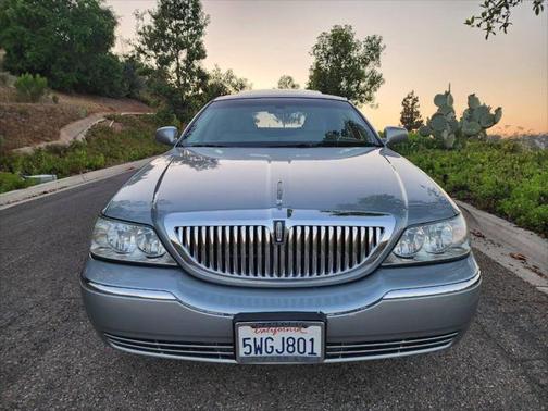 2006 Lincoln Town Car Signature
