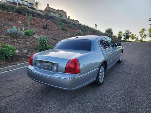 2006 Lincoln Town Car Signature