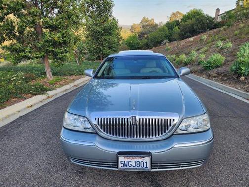 2006 Lincoln Town Car Signature