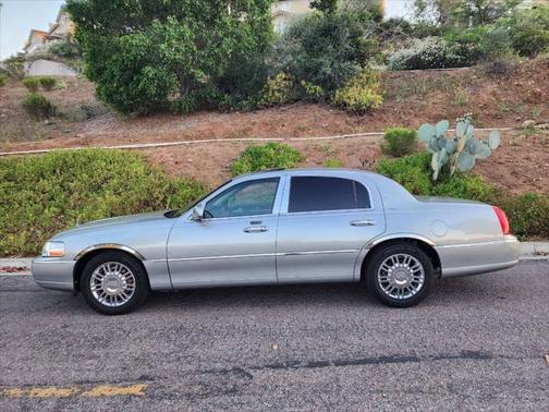 2006 Lincoln Town Car Signature