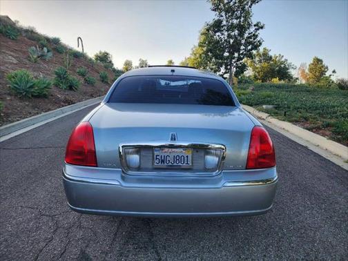 2006 Lincoln Town Car Signature