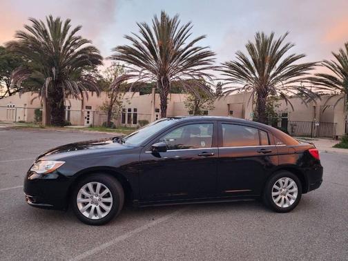 2013 Chrysler 200 Touring