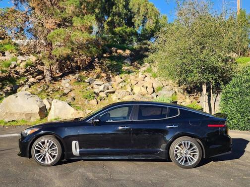 2019 Kia Stinger Base 4dr Sedan