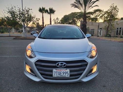 Shimmering Silver 2016 Hyundai Elantra GT Base