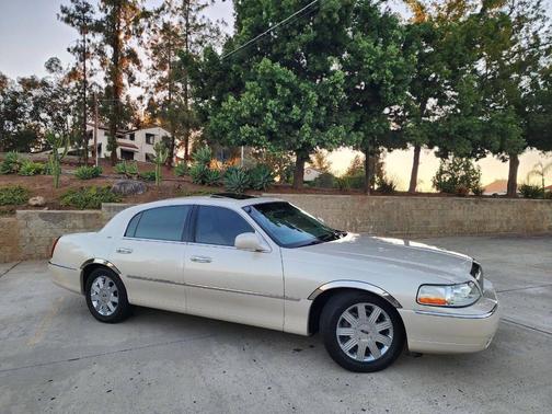 2003 Lincoln Town Car Cartier