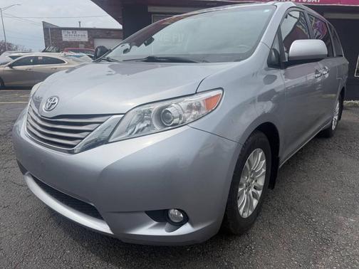 Silver Sky Metallic 2016 Toyota Sienna XLE Premium