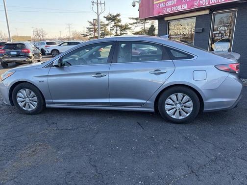2016 Hyundai SONATA Hybrid SE