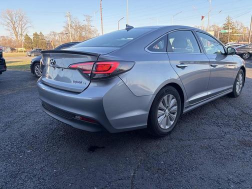 2016 Hyundai SONATA Hybrid SE