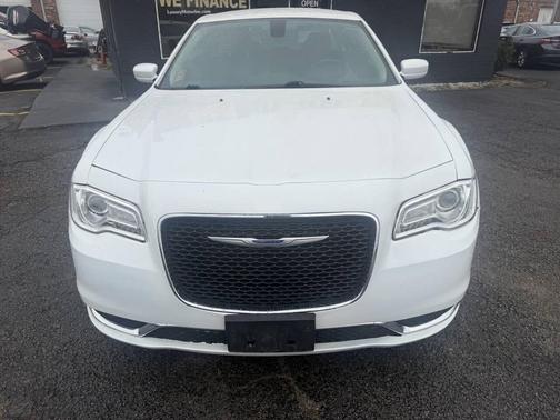 Gloss Black 2019 Chrysler 300 Touring