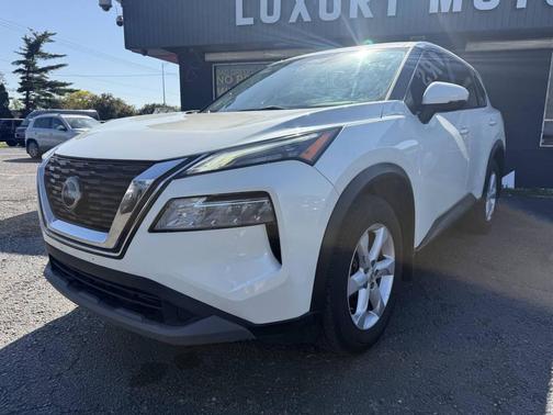 Pearl White Tricoat 2022 Nissan Rogue SV