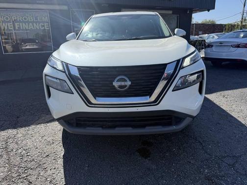 Pearl White Tricoat 2022 Nissan Rogue SV