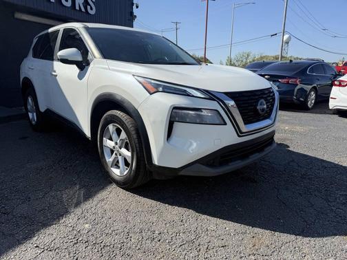 Pearl White Tricoat 2022 Nissan Rogue SV