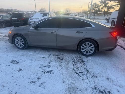 2022 Chevrolet Malibu FWD LT