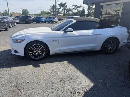 White 2017 Ford Mustang GT Premium