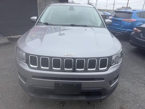 Silver 2018 Jeep Compass Latitude